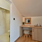 Гостевой дом The Waterfall - Free Parking 3*