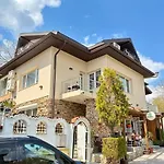 The Waterfall - Free Parking Гостевой дом 3*