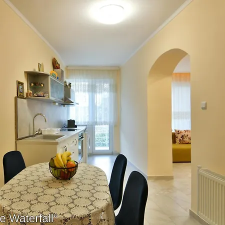 Casa de hóspedes The Waterfall Free Parking