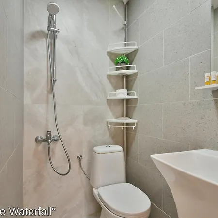 The Waterfall Free Parking