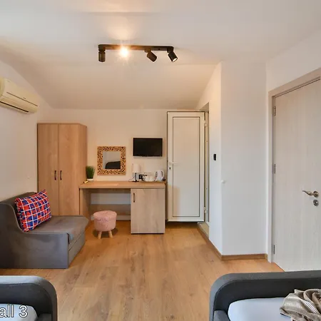 The Waterfall Free Parking 3*