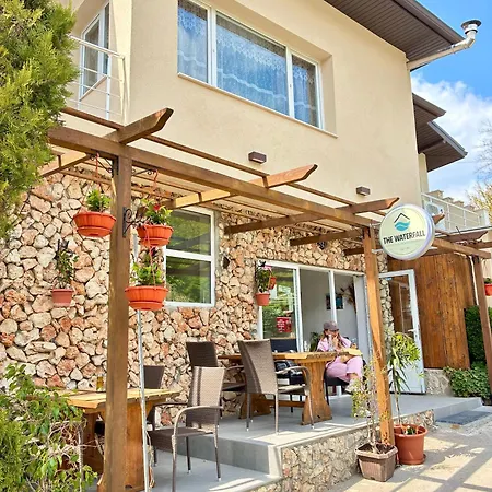 The Waterfall - Free Parking Pensiune 3*